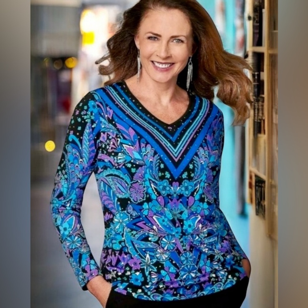 ☘️Bob Mackie-Blue Multi Floral V-Neck Pullover Sparkle Gem Detail/Wearable Art☘️